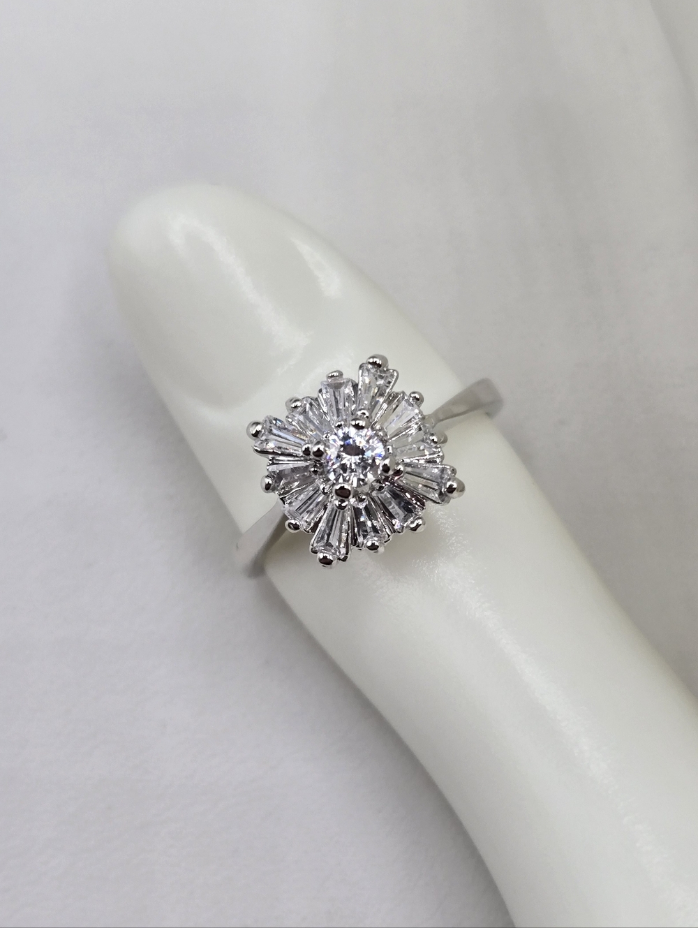 Swarovski Crystal Elements Silver Floral Ring Clear Size 7.75 Flower Bridal Prom